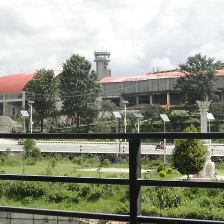 Ganapati Airport Hotel Kathmandu Exterior foto